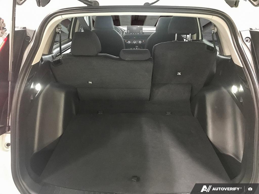 2025 Honda CR-V 2600960A | LX White Edmonton - photo #11