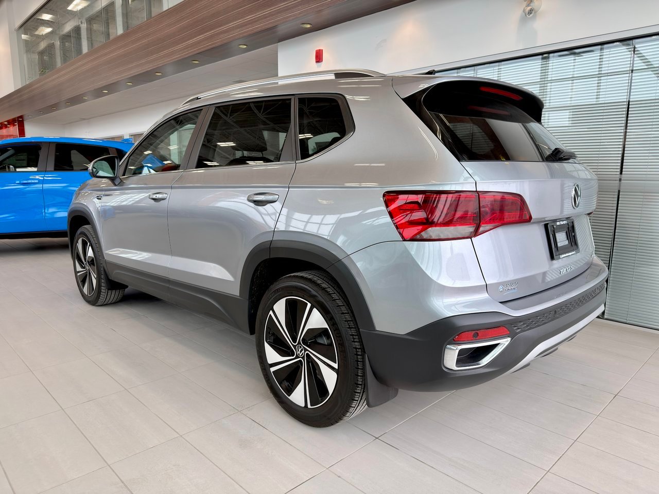 2023 Volkswagen Taos Silver Notre-Dame-des-Prairies - photo #7