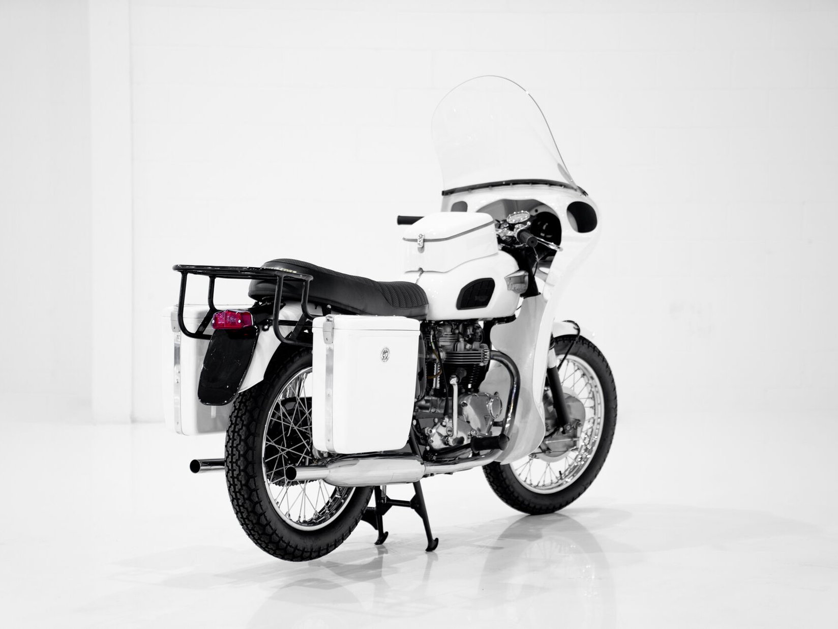 Triumph Trophy TR6P Saint 1968 Blanc Montréal - photo #14