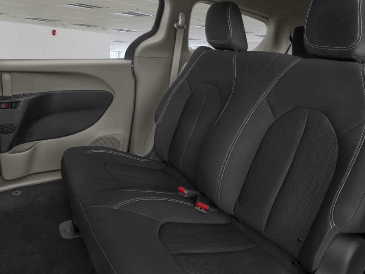 2027 CHRYSLER Grand Caravan Bright White Repentigny - photo #3
