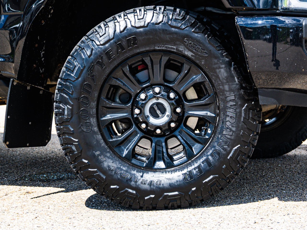 2022 Ford Super Duty F-350 SRW Platinum 4WD Crew Cab 6.75' Box Black Sherwood Park - photo #4