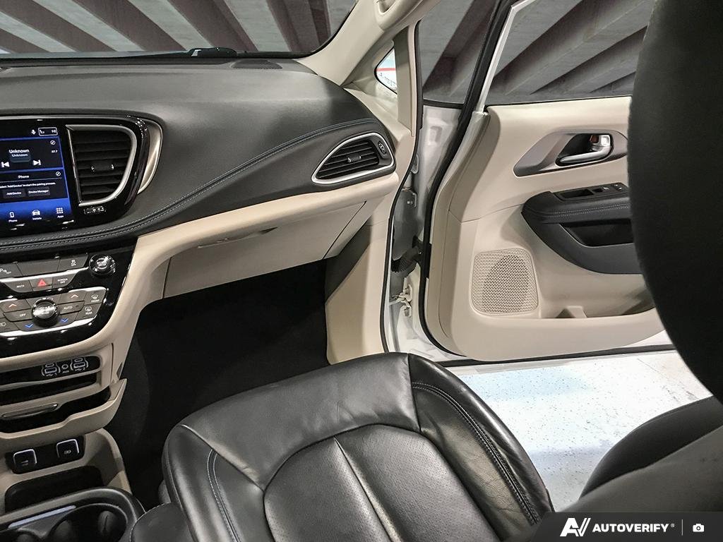 2021 Chrysler Pacifica Hybrid 2601324A | Touring L Plus White Edmonton - photo #24