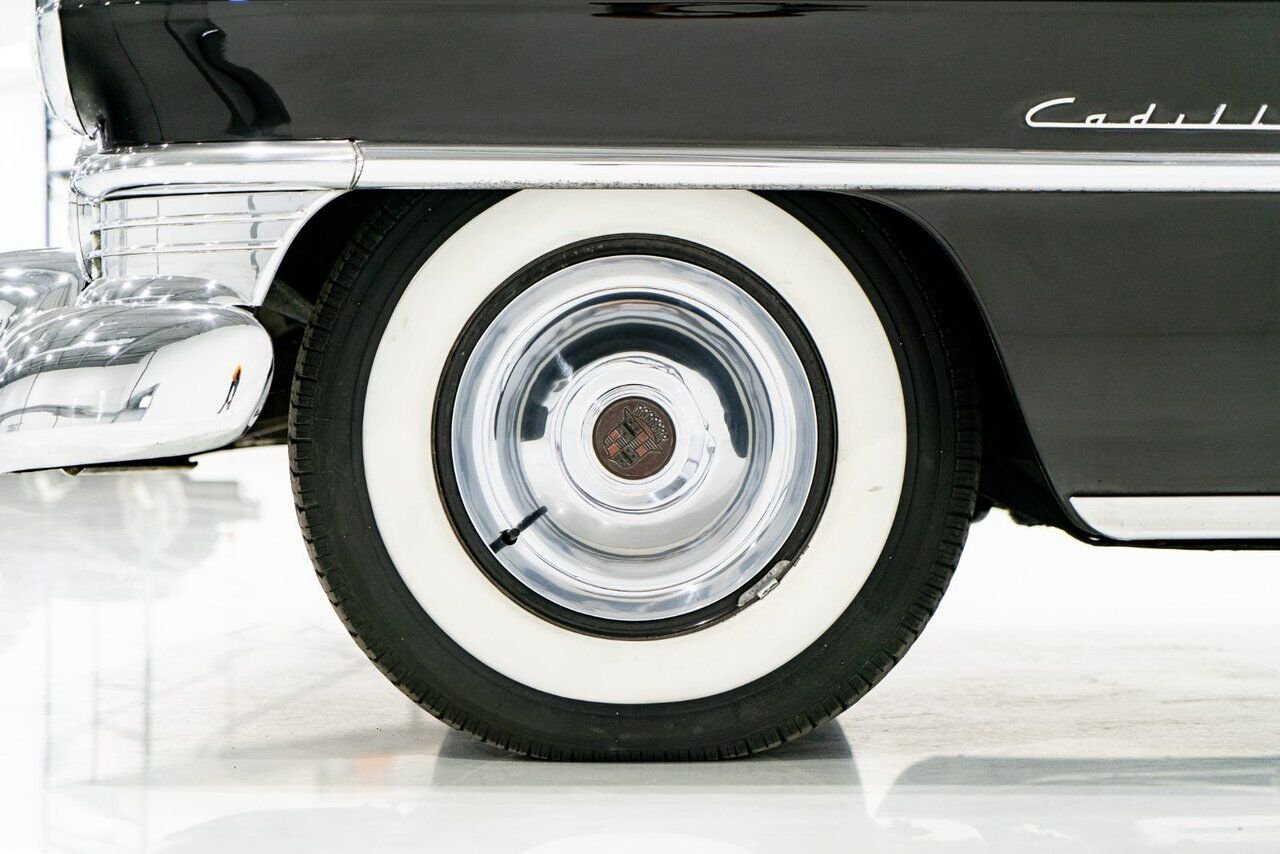 Cadillac Fleetwood Unrestored factory black paint **PRICE IN USD** 1951 Noir Montréal - photo #46