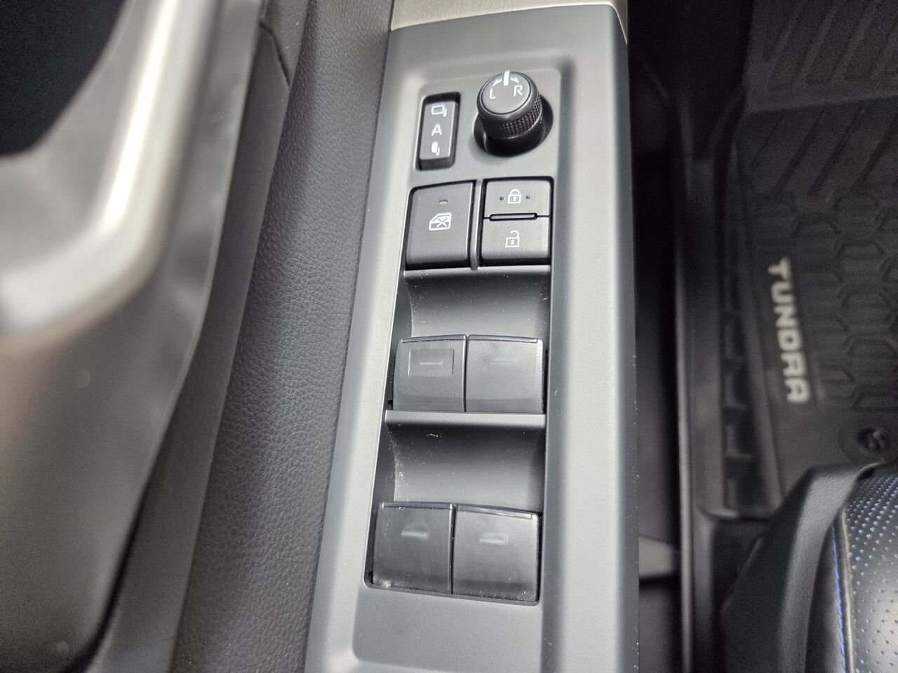 2026 Toyota TUNDRA Black Mont-Laurier - photo #13