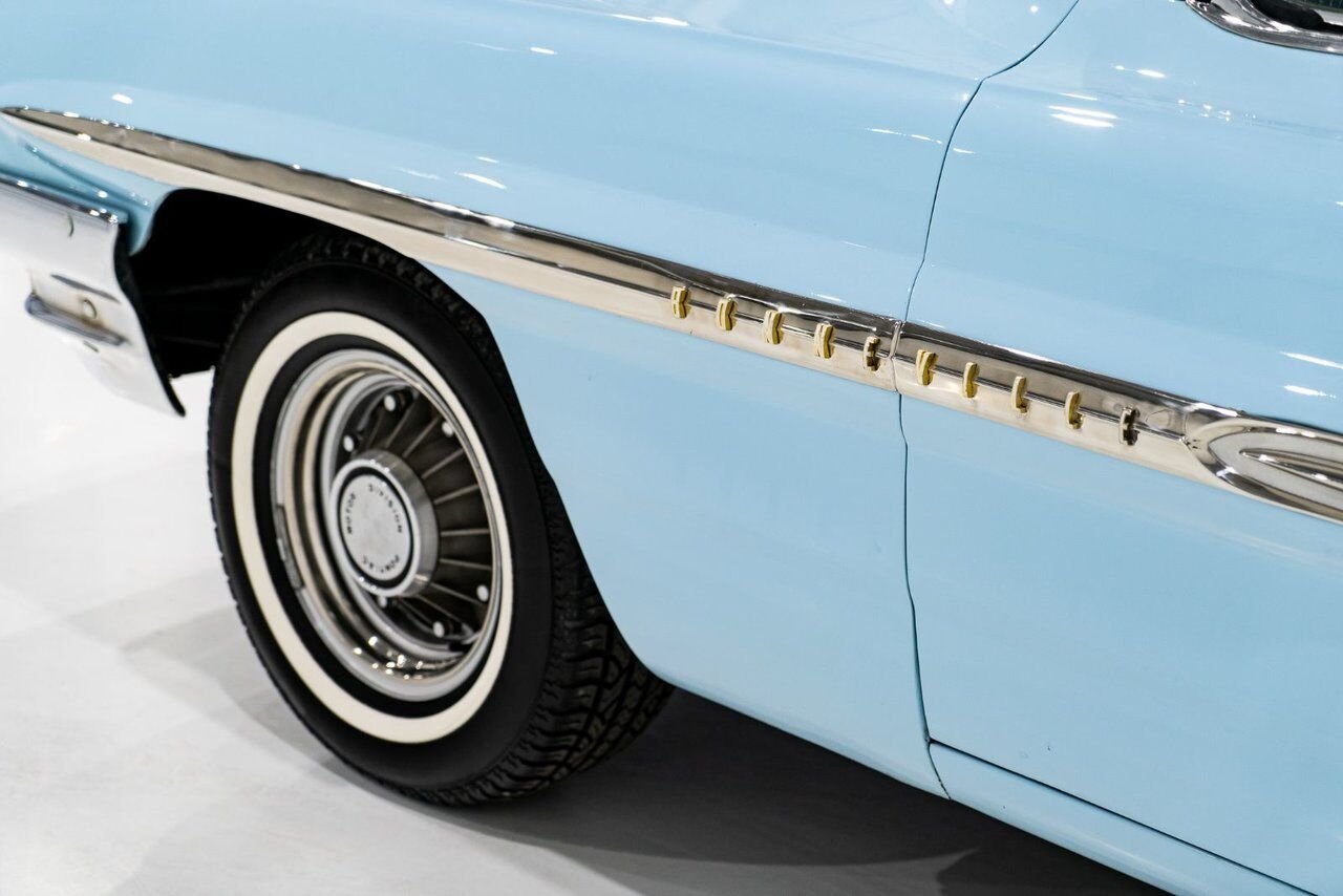 Pontiac Bonneville **PRIX EN USD**C8 Suffix 389cu.in. TriPower 4 Speed 1961 Bleu Montréal - photo #38