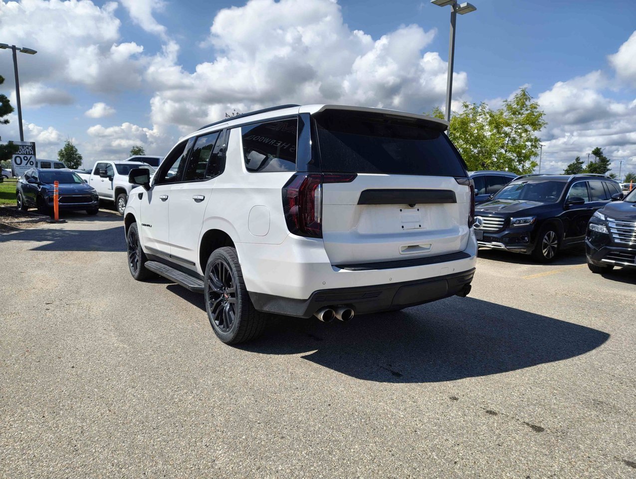 2021 GMC Yukon 4WD 4dr Denali White Sherwood Park - photo #4