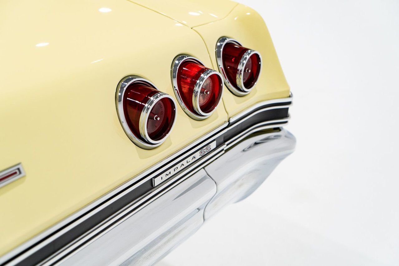 1965 Chevrolet Impala SS *PRIX EN USD* 396/325HP 4spd frame off restoration Yellow Montreal - photo #69