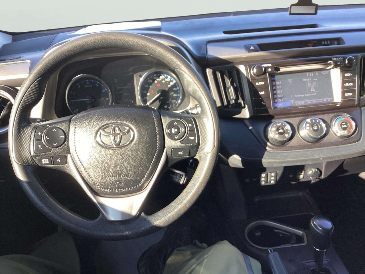 2018 Toyota RAV4 Grey Gatineau - photo #11