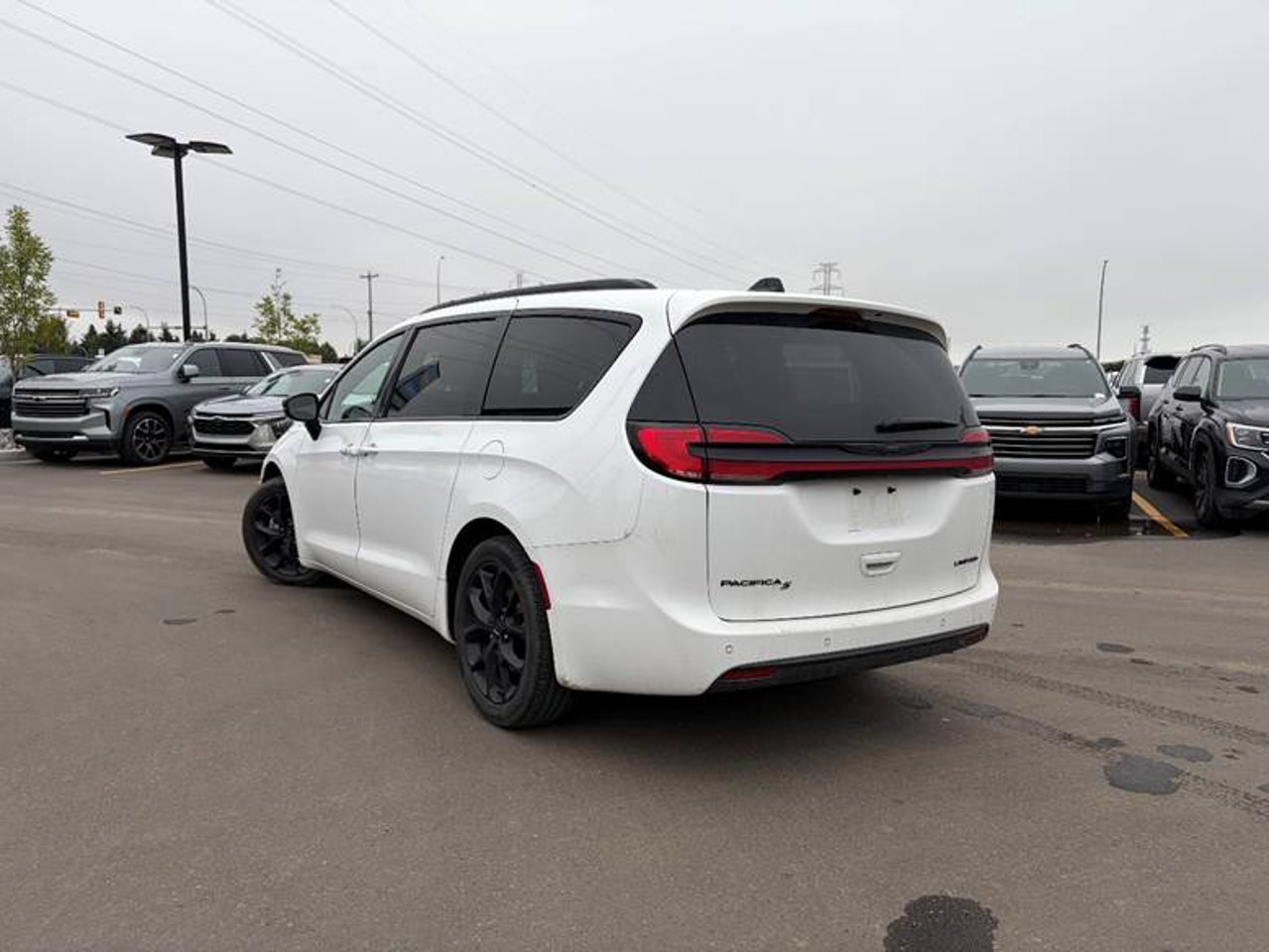 2025 Chrysler Pacifica Limited FWD White Sherwood Park - photo #3