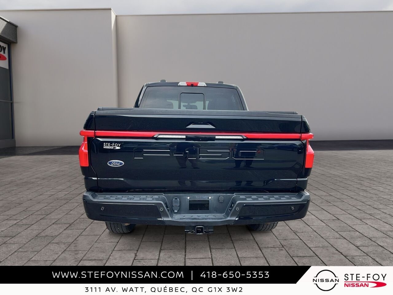 2022 Ford F-150 Lightning LARIAT SuperCrew 4RM LONG RANGE Black Ste-Foy - photo #2