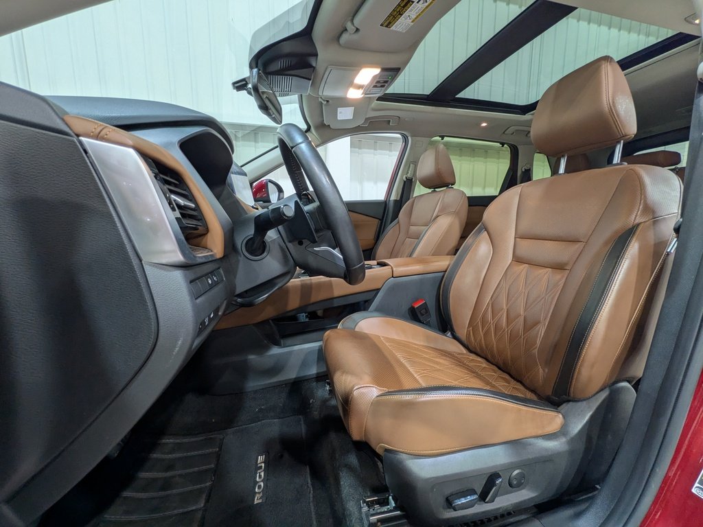 2024 Nissan Rogue AWD Platinum Red Val-David - photo #1