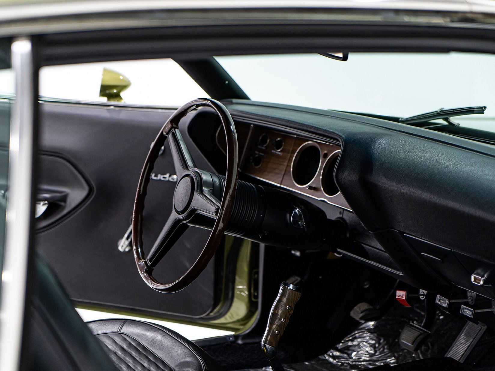 Plymouth HEMI Cuda 1 de 3 Exemplaires Utilisés par la Division Course de Chrysler France **PRIX EN USD** 1970 Vert Montréal - photo #66