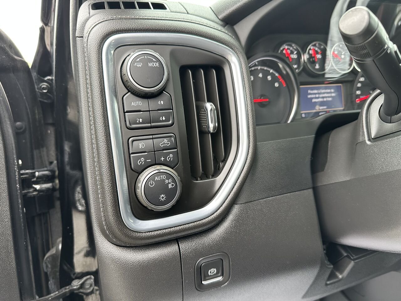 CHEVROLET SILVERADO LTD K1500 LT TR LT Trail Boss cabine multiplace 4RM 147 po 2022 Noir Ottawa & Gatineau - photo #4