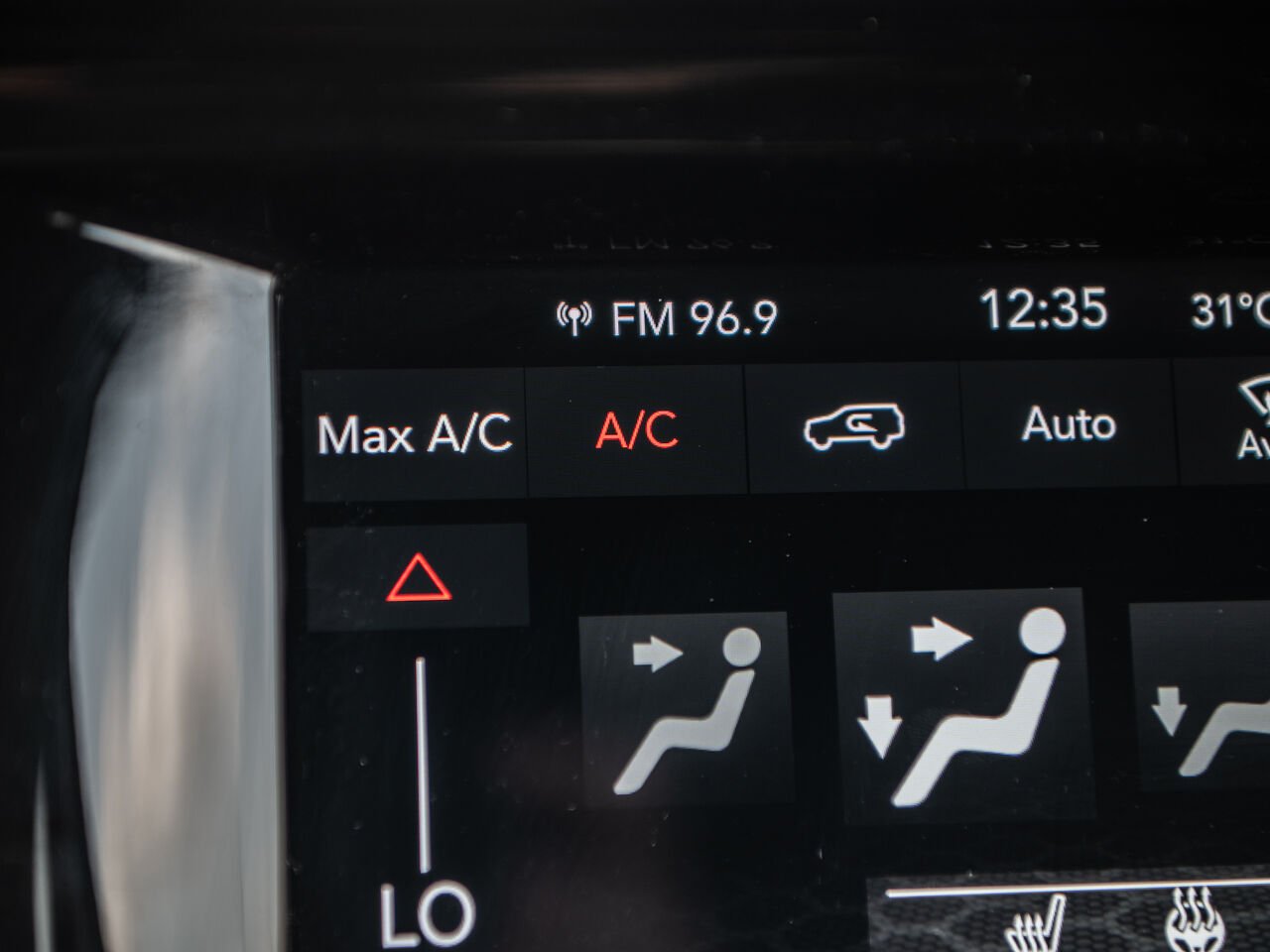 2023 Dodge Durango White Sainte-Julienne - photo #24