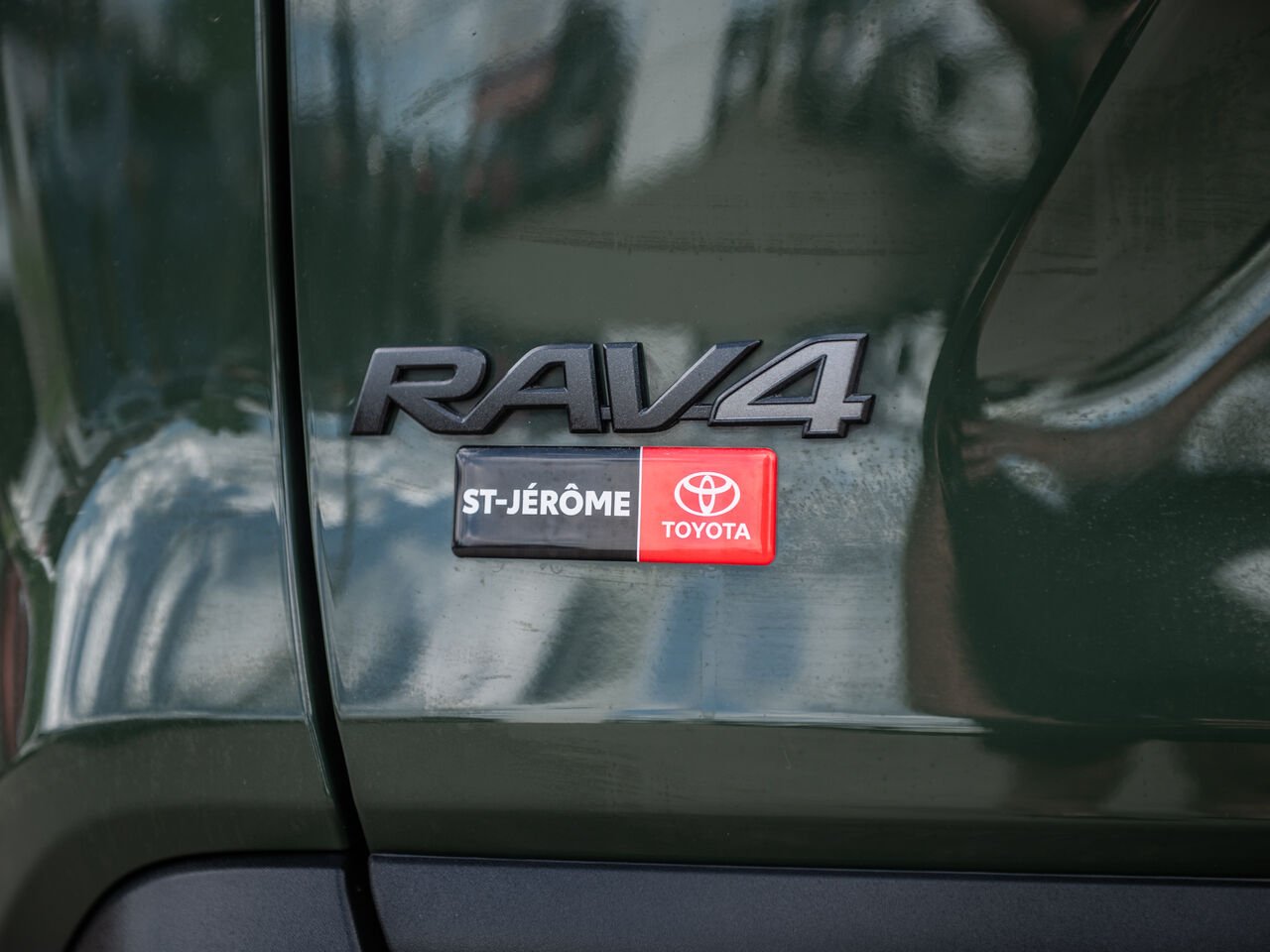2025 Toyota RAV4 Green Sainte-Julienne - photo #5