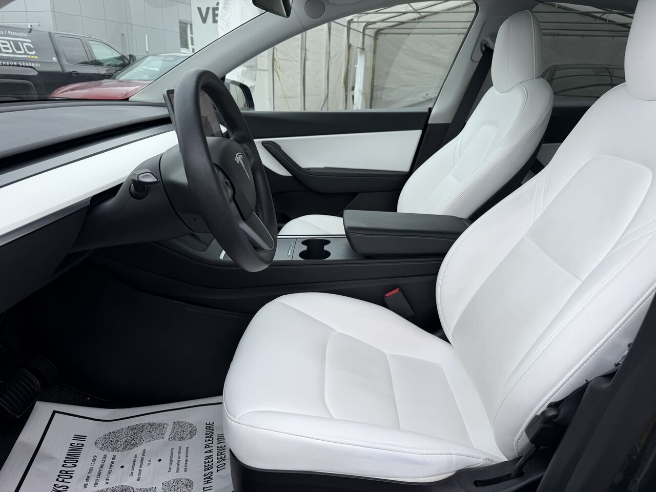 Tesla Model Y LONG RANGE AWD 7 PASSAGERS 2022 Argent Laval - photo #21