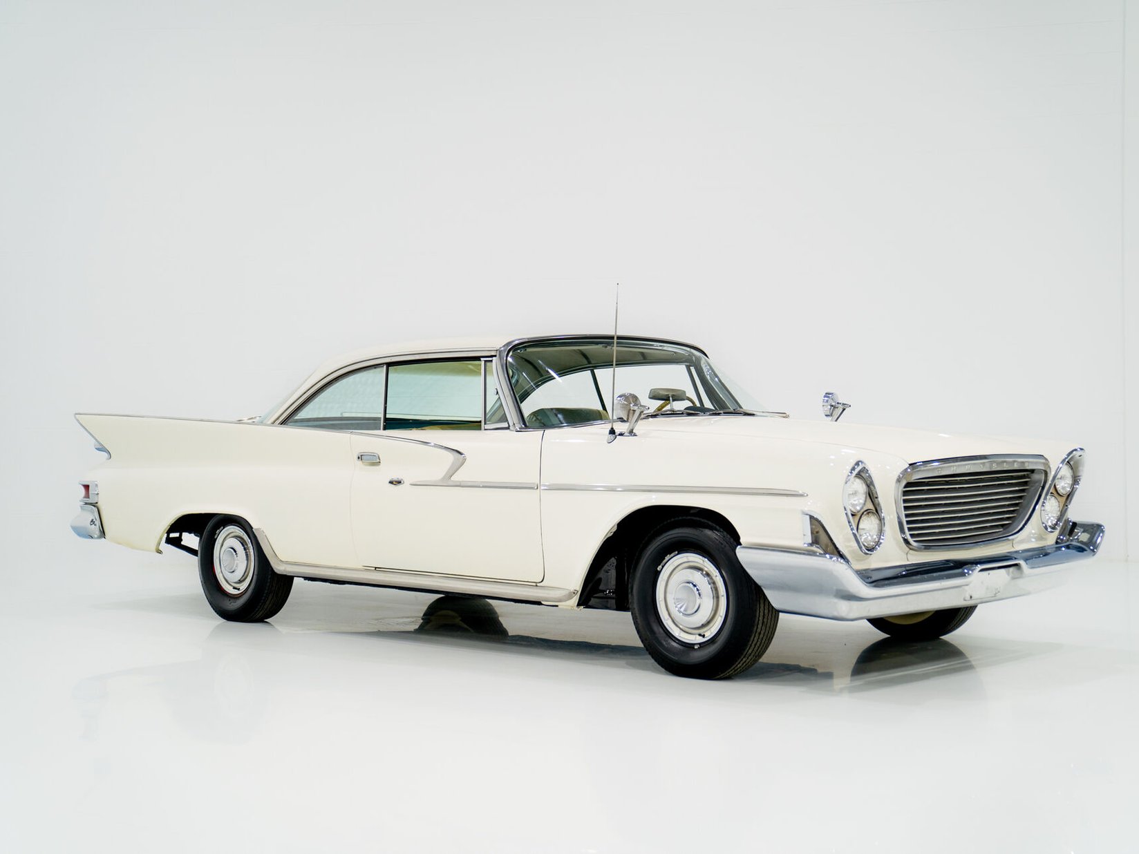 1961 Chrysler Windsor White Montreal - photo #2