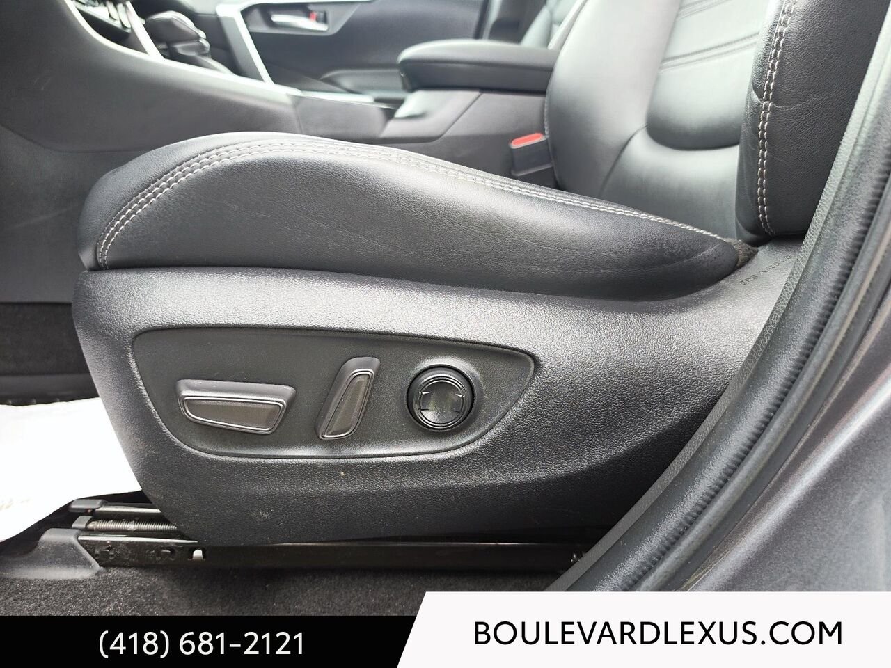 Toyota RAV4 19909A | XLE TI 2023 Gris Québec - photo #9