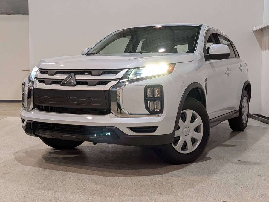 2023 Mitsubishi RVR White