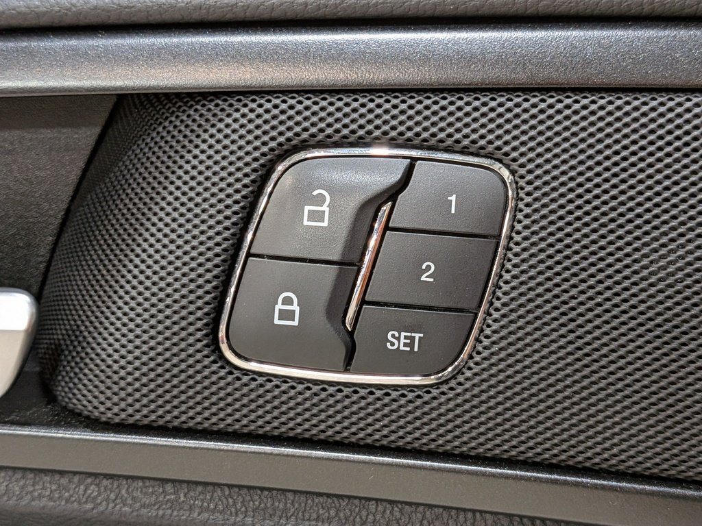 2020 Ford Fusion Energi Titanium FWD Black Val-David - photo #35