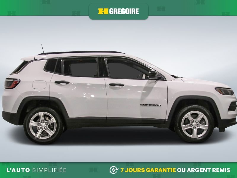 2023 Jeep Compass White Saint-Eustache - photo #10
