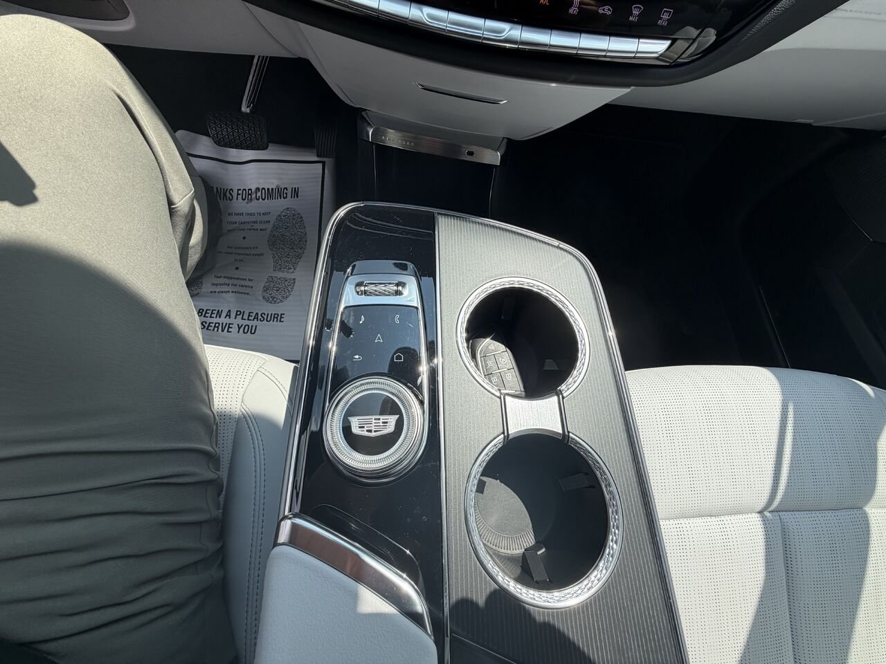 2024 Cadillac LYRIQ LUXURY AWD FINANCEMENT À PARTIR DE 0.99% Silver Laval - photo #26