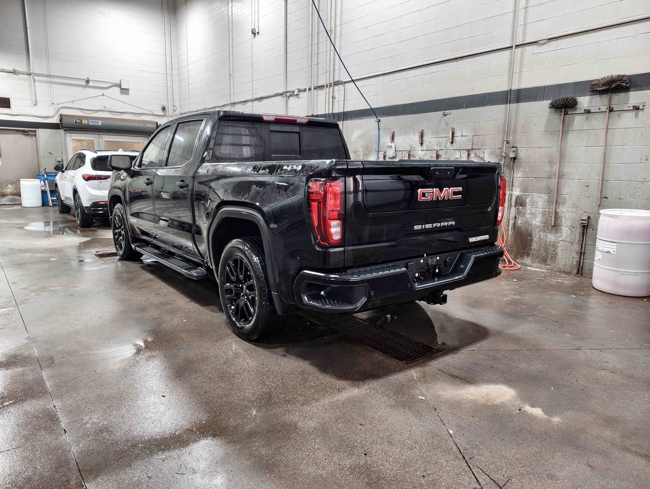 2024 GMC Sierra 1500 4WD Crew Cab 147 Elevation Black Sherwood Park - photo #5