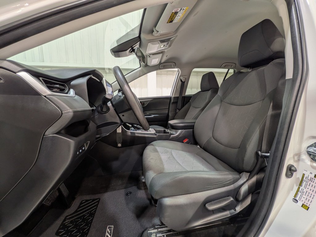 2024 Toyota RAV4 LE AWD White Val-David - photo #1