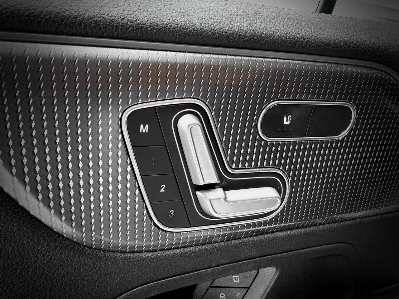 2021 Mercedes-Benz GLB White Notre-Dame-des-Prairies - photo #32