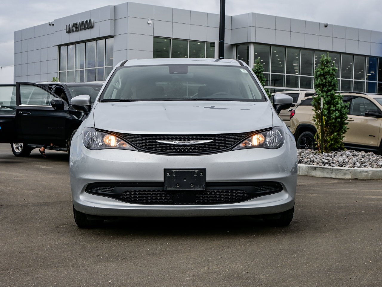 2023 Chrysler Grand Caravan SXT 2WD Grey Sherwood Park - photo #2