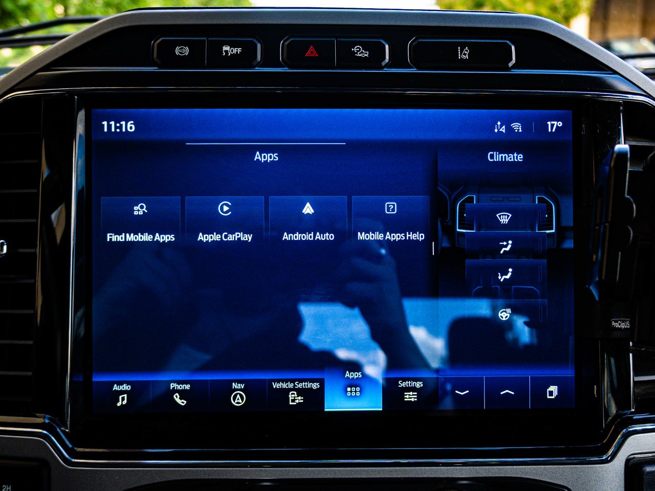 2022 Ford Super Duty F-350 SRW LARIAT 4WD Crew Cab 6.75' Box Black Sherwood Park - photo #24