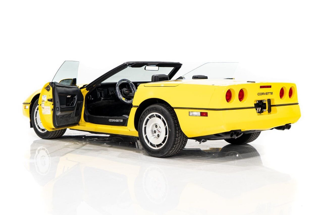 Chevrolet Corvette Pace Car livery with only 17,380km (10,800miles) 1986 Jaune Montréal - photo #40