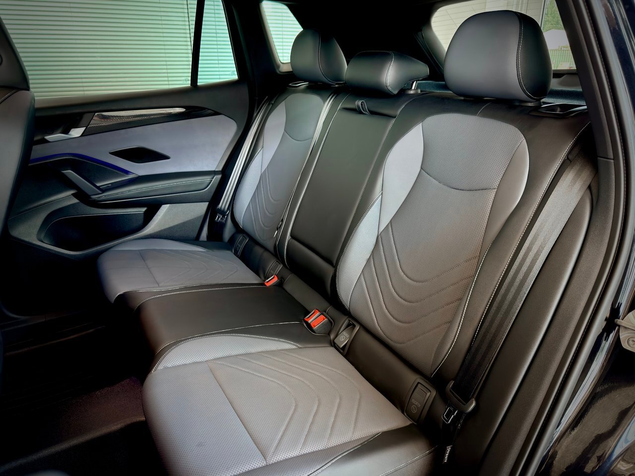 2026 Volkswagen Tiguan Black Notre-Dame-des-Prairies - photo #23