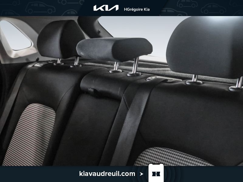 Hyundai Kona KA8114 | 2.0L Preferred TA 2021 Argent Laval - photo #11