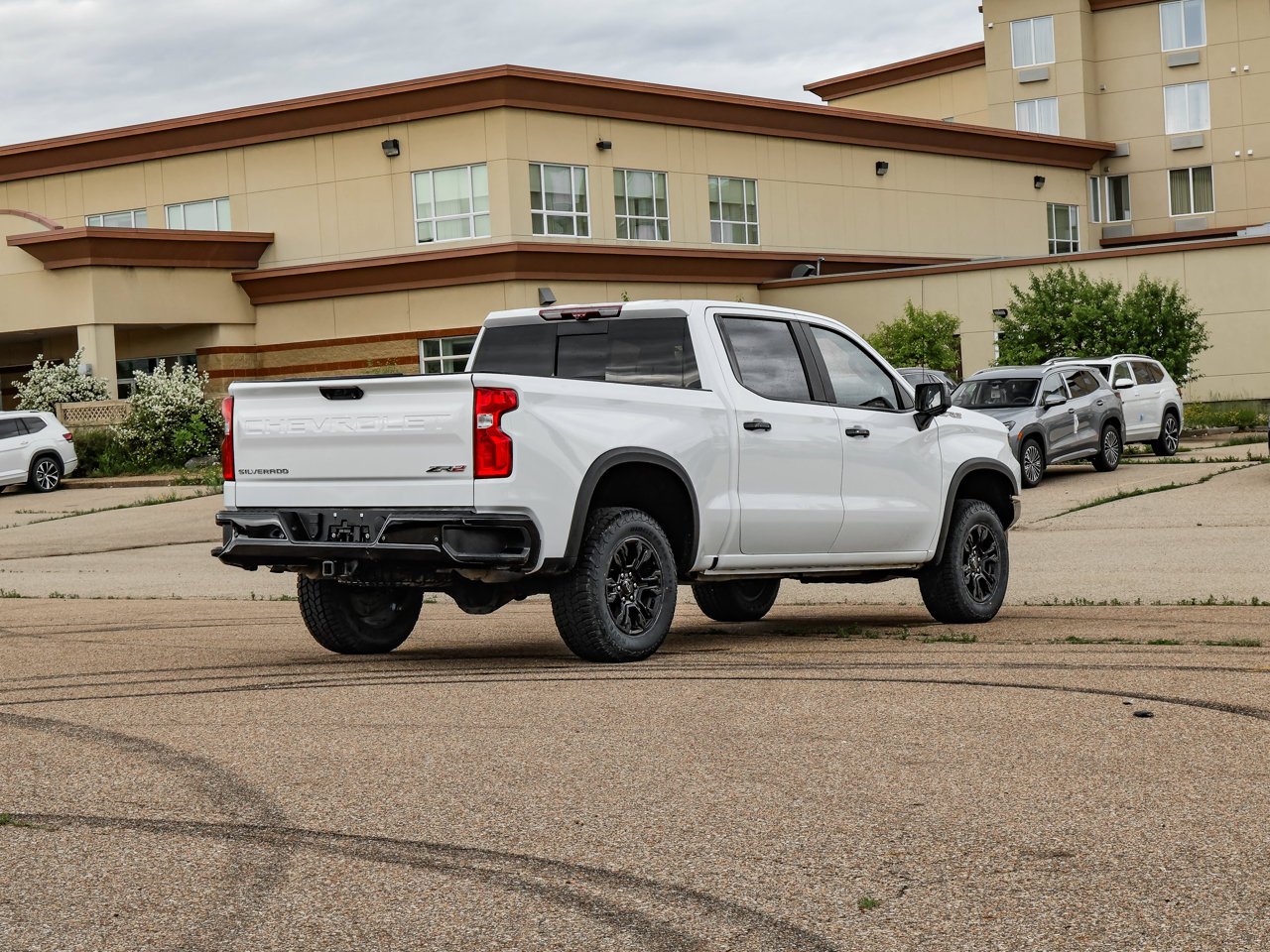 2022 Chevrolet Silverado 1500 4WD Crew Cab 147 ZR2 White Sherwood Park - photo #7