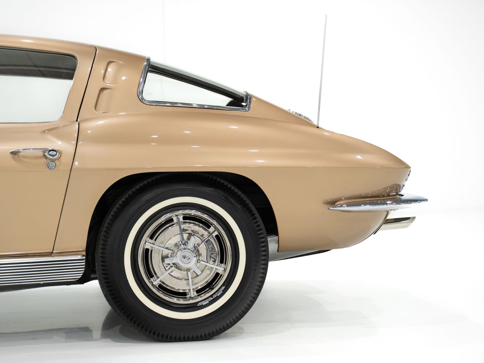 Chevrolet Corvette Fuel Injection Moteur Matching 327 à injection développant 360 chevaux | PRICE IN USD 1963 Beige Montréal - photo #38