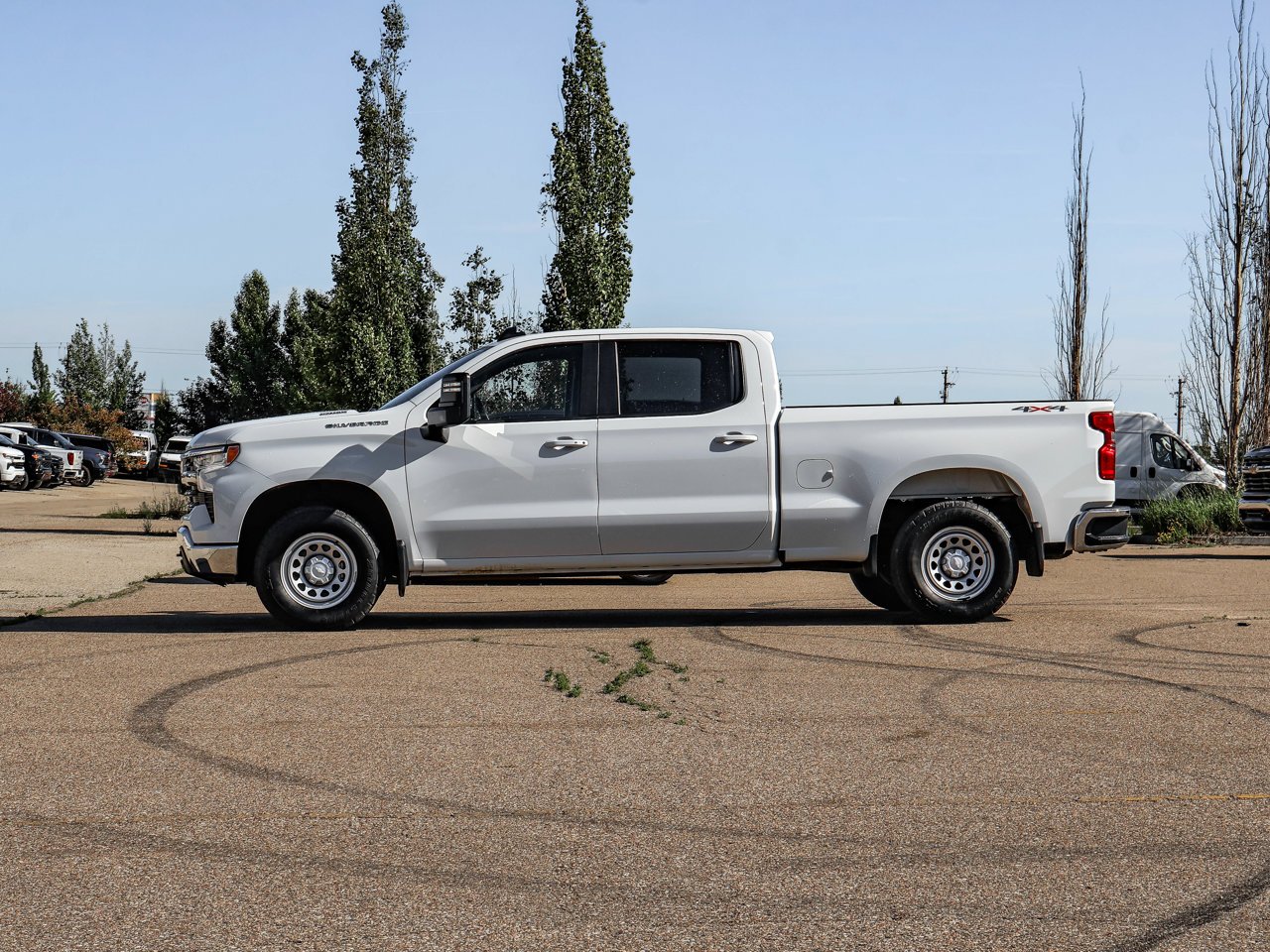 2025 Chevrolet Silverado 1500 4WD Crew Cab 147 LT White Sherwood Park - photo #4