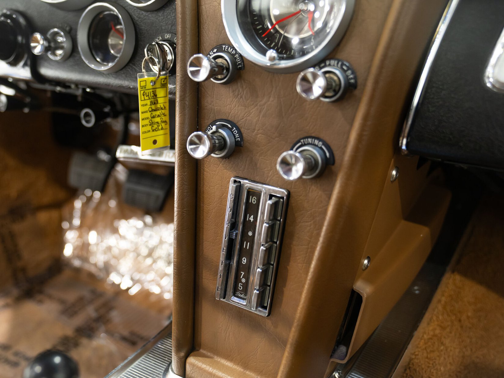 Chevrolet Corvette Fuel Injection Moteur Matching 327 à injection développant 360 chevaux | PRICE IN USD 1963 Beige Montréal - photo #55