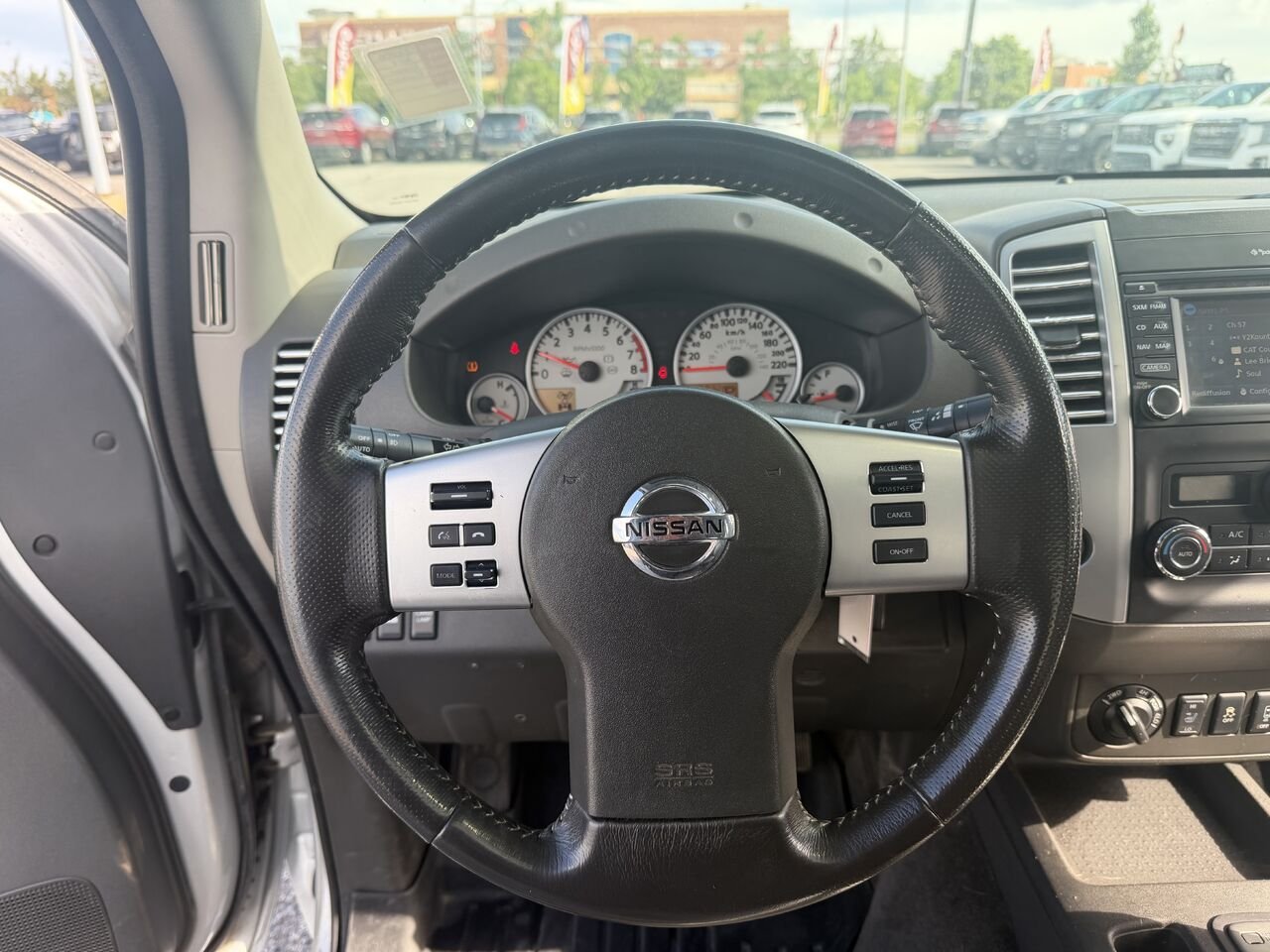 NISSAN FRONTIER PRO-4X SV cabine double 4x4 caisse longue BA 2018 Gris Ottawa & Gatineau - photo #2