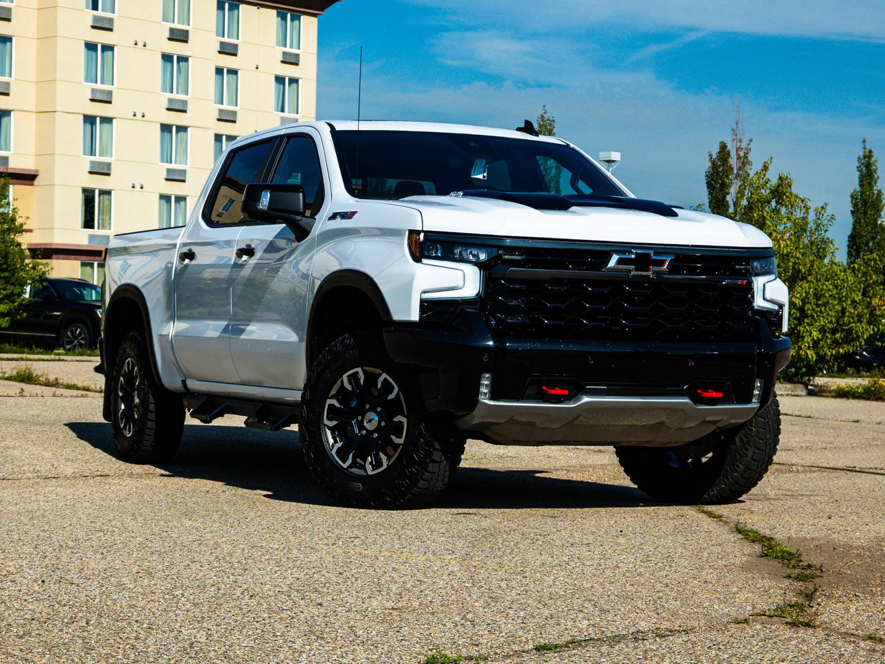 2025 Chevrolet Silverado 1500 4WD Crew Cab 147 ZR2 White Sherwood Park - photo #1