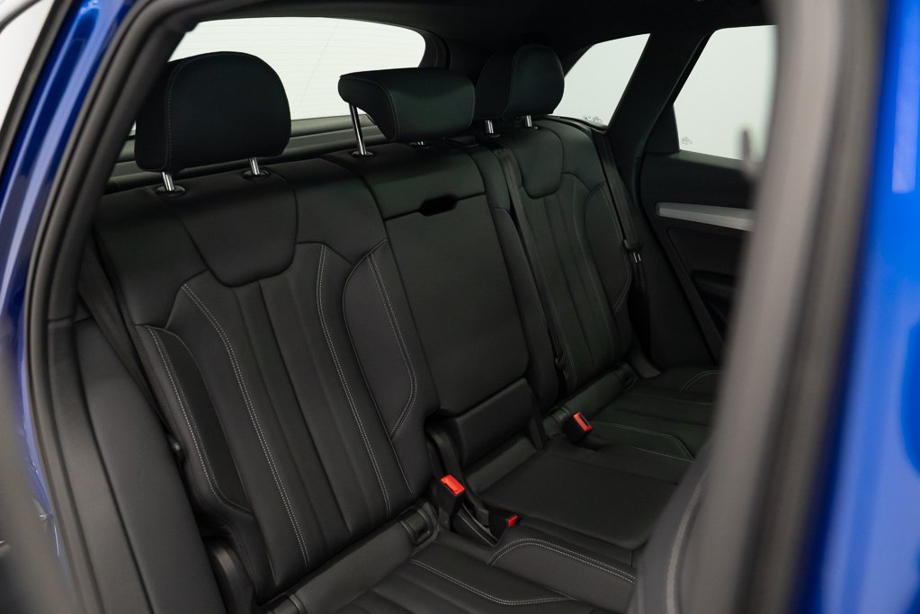 Audi Q5 Technik 45 TFSI quattro / Very LOW KM 2023 Bleu Kirkland - photo #17