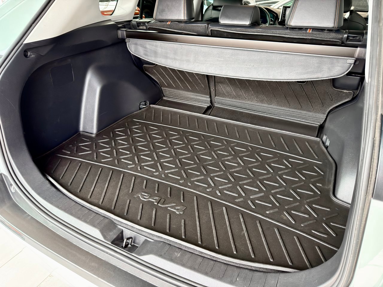 2020 Toyota RAV4 gray Notre-Dame-des-Prairies - photo #14