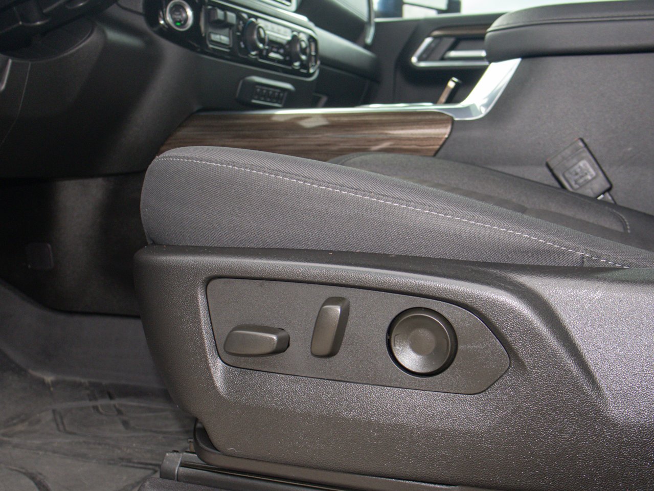 2024 Chevrolet Silverado 2500HD 4WD Crew Cab 159 LT Grey Sherwood Park - photo #18