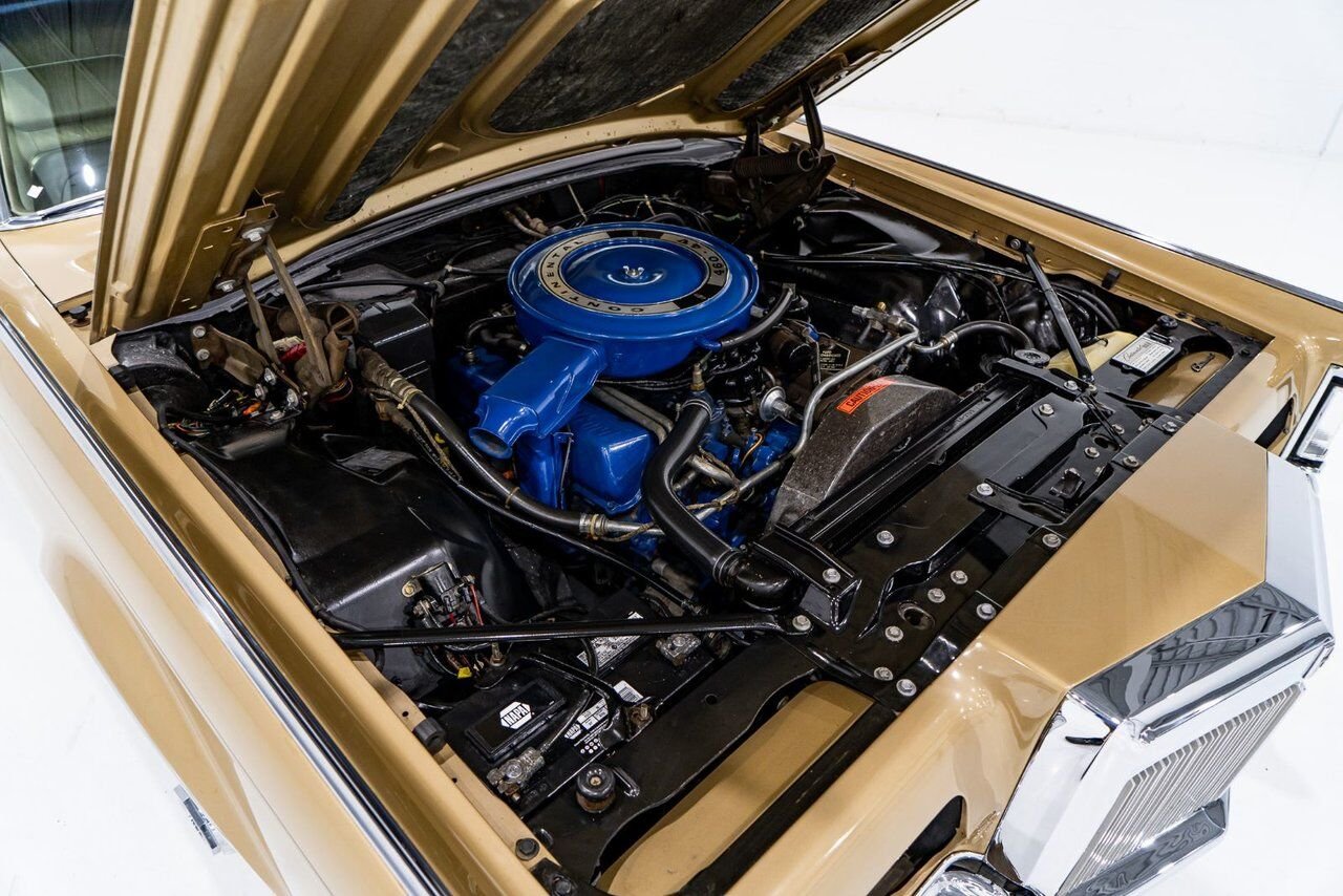 Lincoln Continental Only 687 miles from new. Unrestored example **PRICE IN USD** 1969 Or Montréal - photo #15