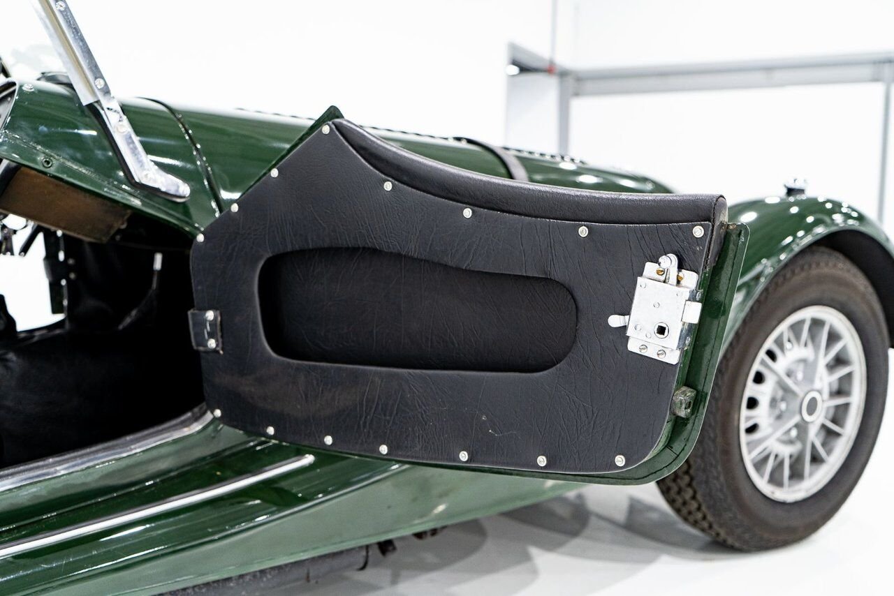 1970 Morgan Plus 8 Unrestored with only 7137km (4435miles) | PRIX EN USD Green Montreal - photo #8
