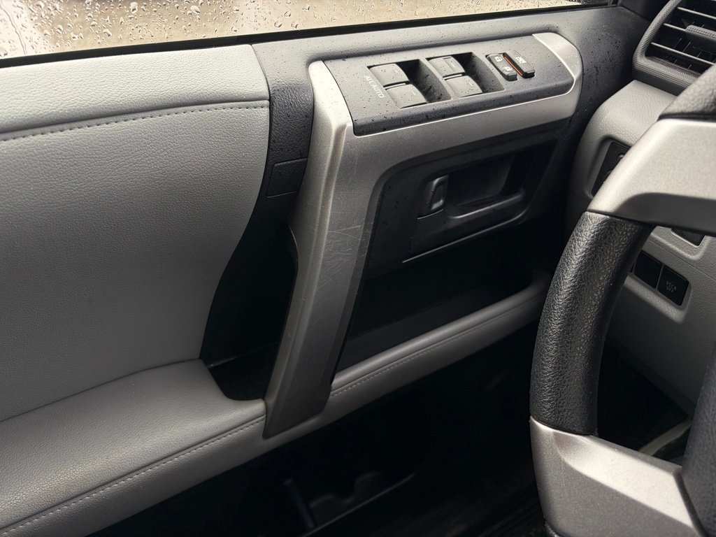 2013 Toyota 4Runner 4WD 4dr V6 SR5 Grey Gatineau - photo #9