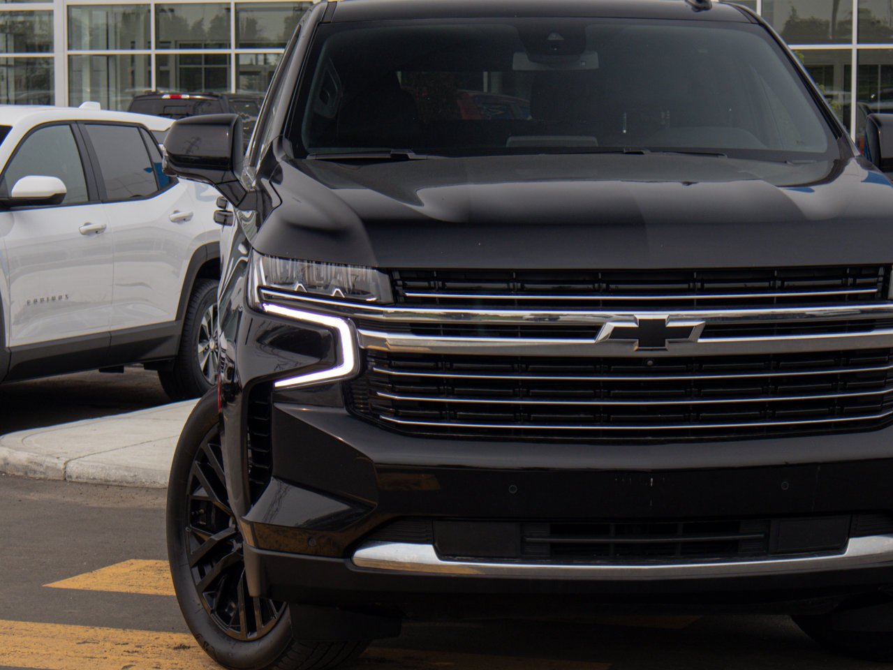 2023 Chevrolet Suburban 4WD 4dr LT Black Sherwood Park - photo #4