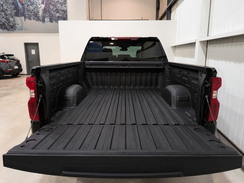 Chevrolet Silverado 1500 4WD Crew Cab 157" Custom 2022 Noir Val-David - photo #8