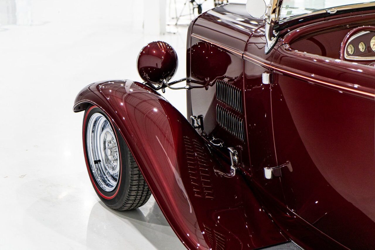 1932 Ford Highboy Lobeck creation spectacular presentation **PRICE IN USD** Red Montreal - photo #5