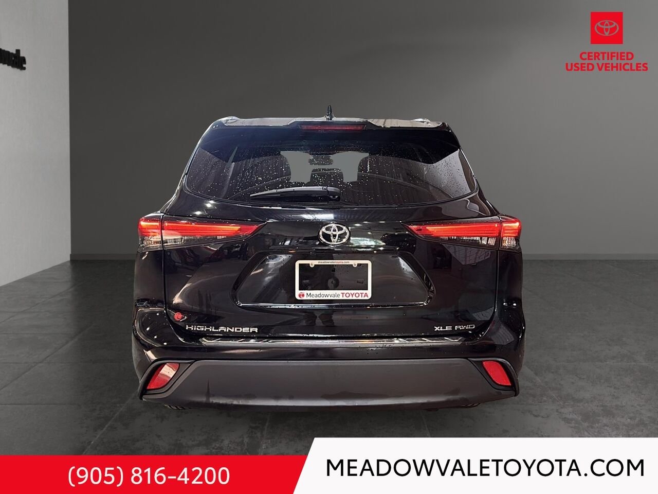 2021 Toyota Highlander One Owner, Clean Car Fax, Power Sunroof, Power Trunk, Power Seat, SofTex Leather Midnight Black Metallic Mississauga - photo #4